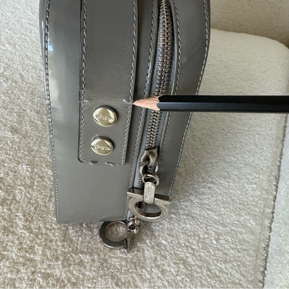👜 Salvatore Ferragamo Vintage Box Crossbody Bag – Grey Leather - Picture 4 of 11